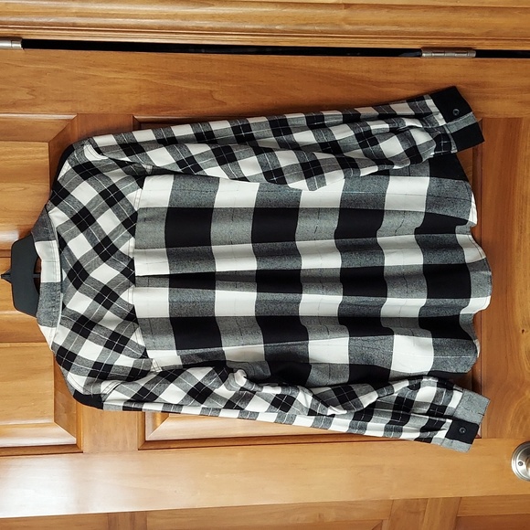 -🆕 Maurices Plaid Flannel XL Shirt Black White Silver Metallic Long Sleeve, NEW - Picture 4 of 9